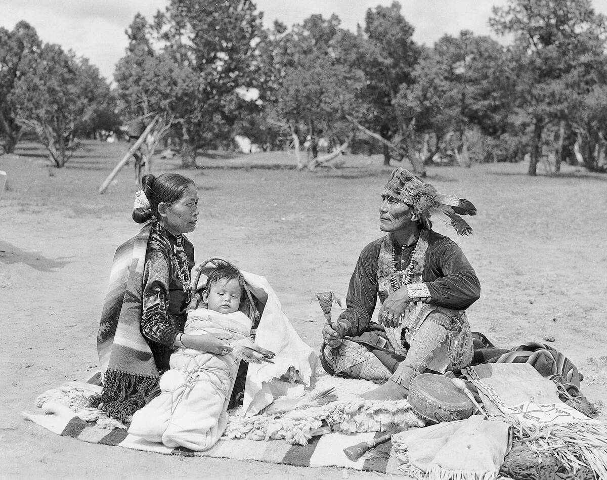 Navajo Medicine Man Treats Woman & Child