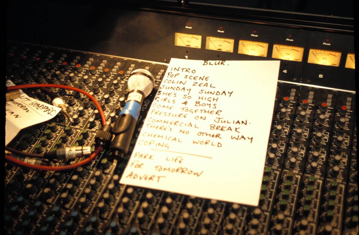 Photo of BLUR and MICROPHONE and SET LIST