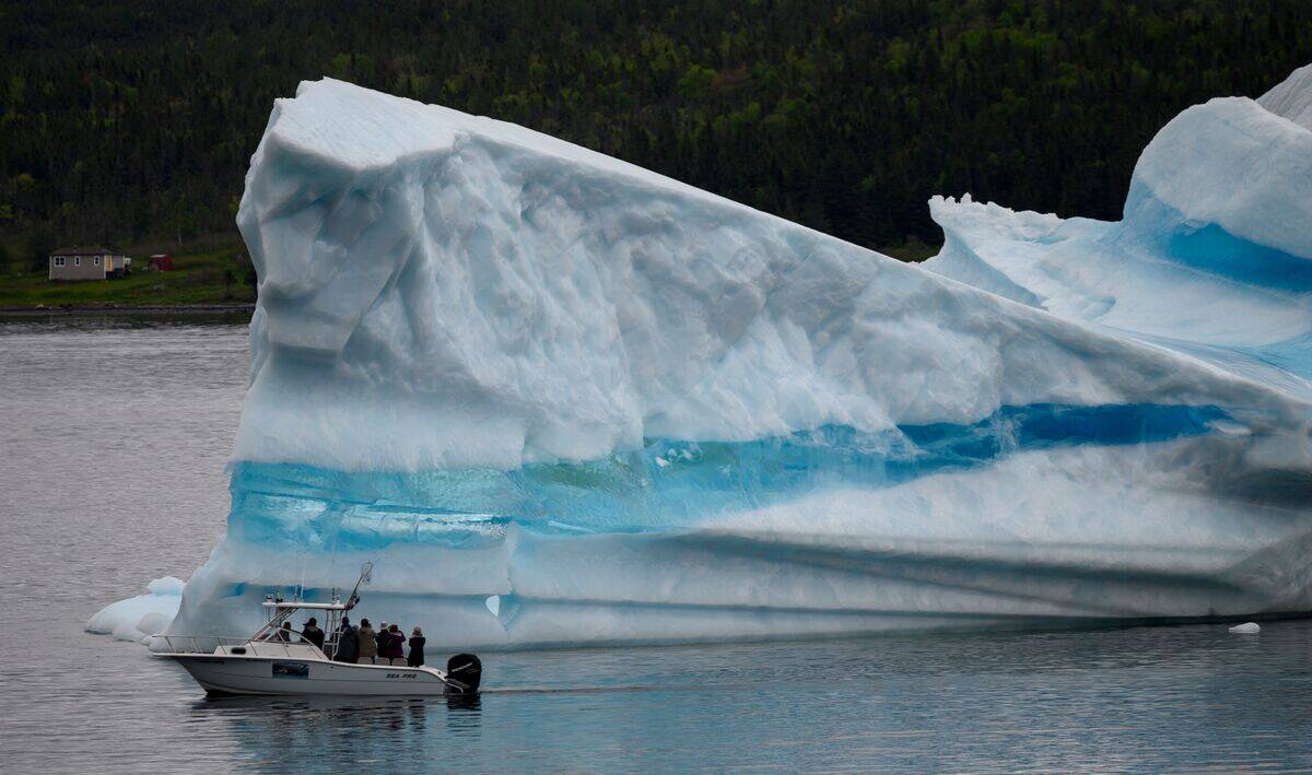 TOPSHOT-CANADA-ENVIRONMENT-WARMING-OCEANS-ICEBERGS