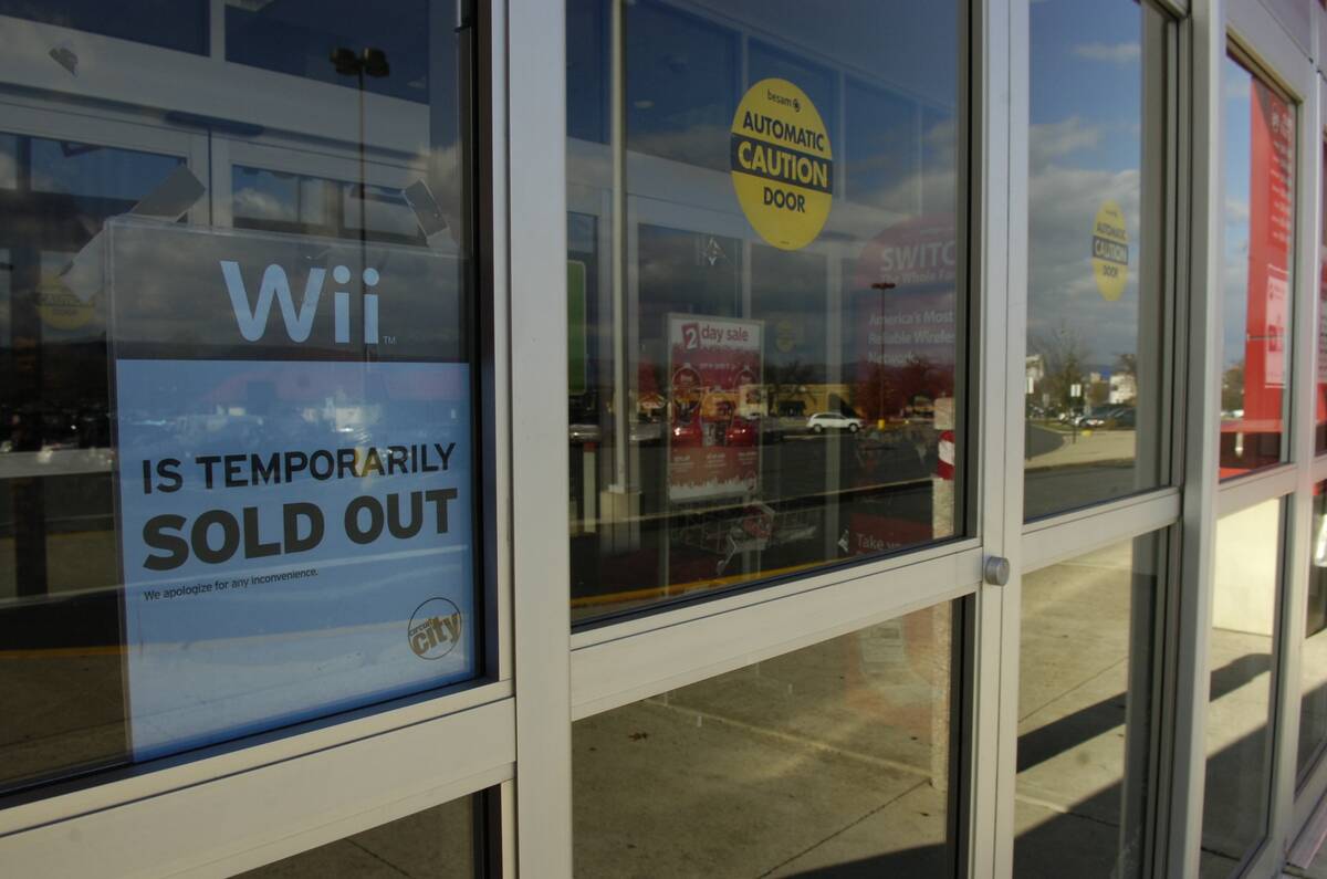 11/27/07 photo Ryan McFadden 200702552 Nintendo Wii is sold out at Circuit City. This sign is near the front door.