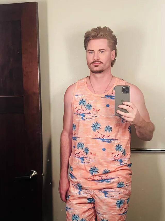 i-won-a-prize-for-dressing-up-for-80s-night-at-the-bar-but-v0-6q8zhcwahggf1