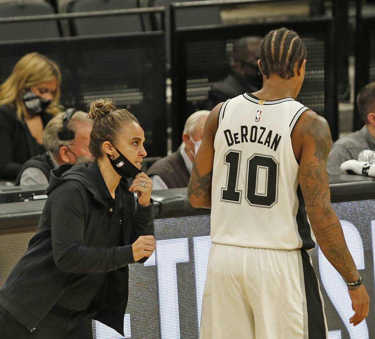 Los Angeles v San Antonio Spurs