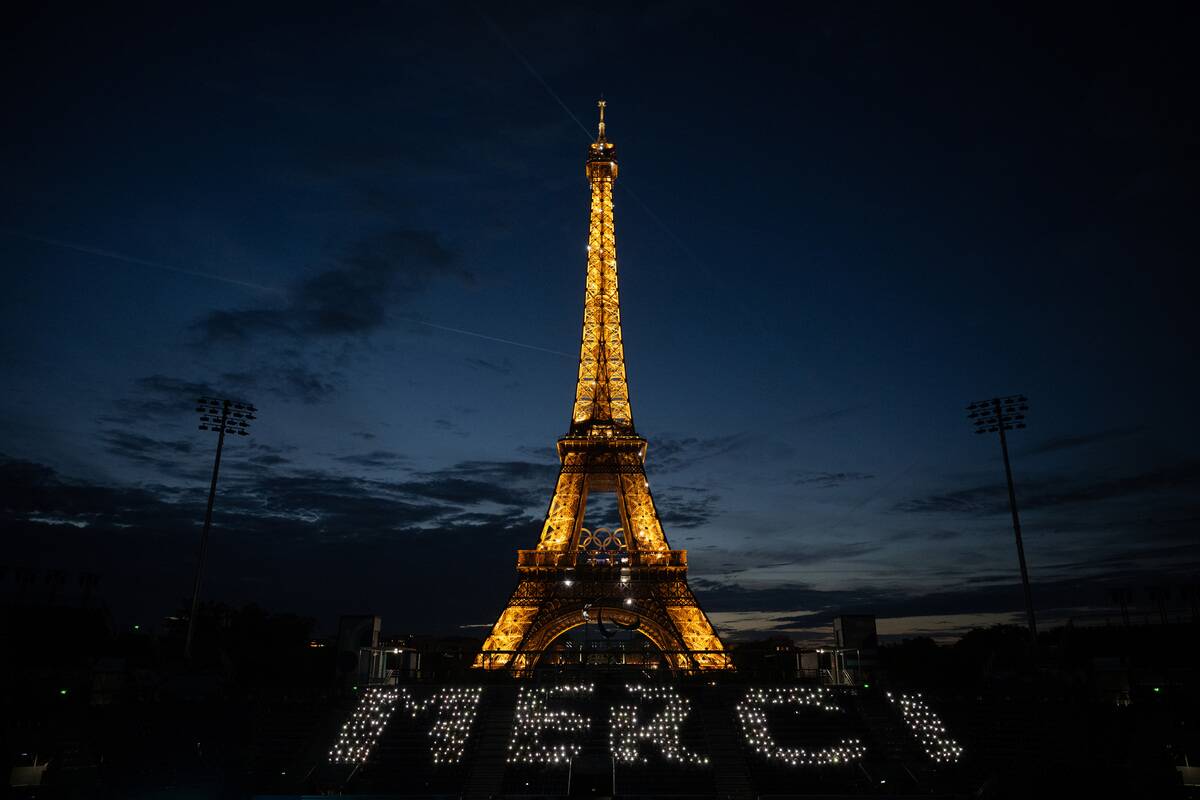 'Merci' - Paris 2024 Photo Session