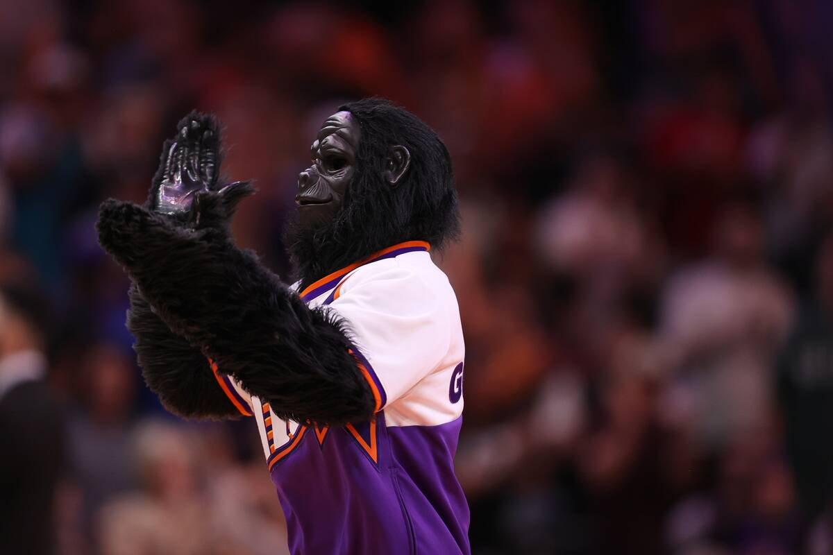 Milwaukee Bucks v Phoenix Suns