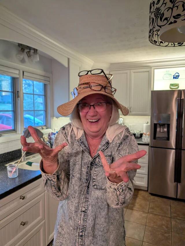 my-moms-hat-for-a-funny-hat-party-she-calls-it-i-cant-find-v0-a62c8g5t03df1