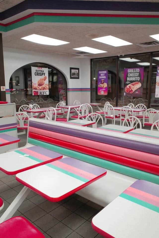 the-taco-bell-in-my-hometown-hasnt-been-updated-since-the-v0-79iqzl2r8xre1