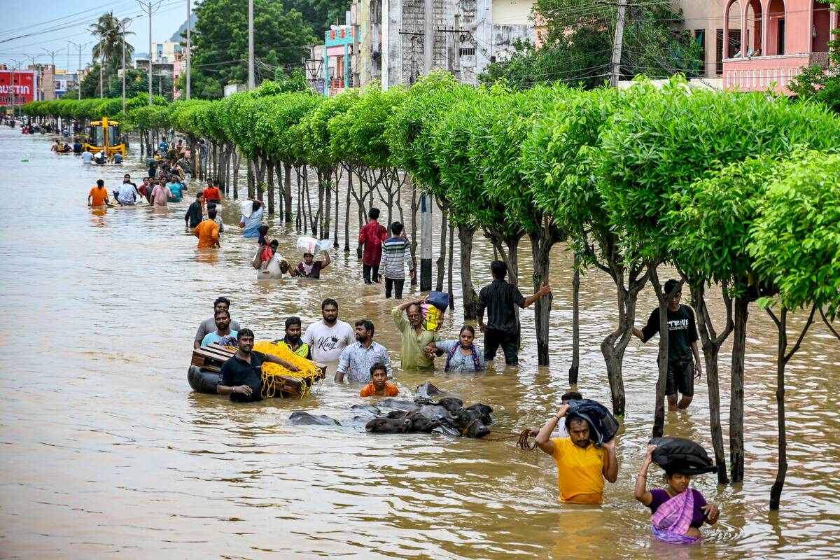 TOPSHOT-INDIA-WEATHER-FLOOD