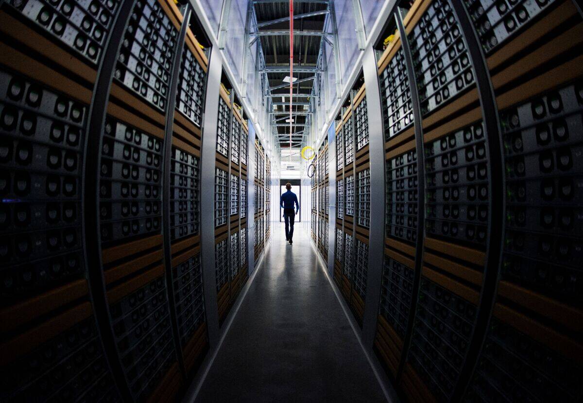 TOPSHOT-SWEDEN-FACEBOOK-DATA-CENTER-SERVERS
