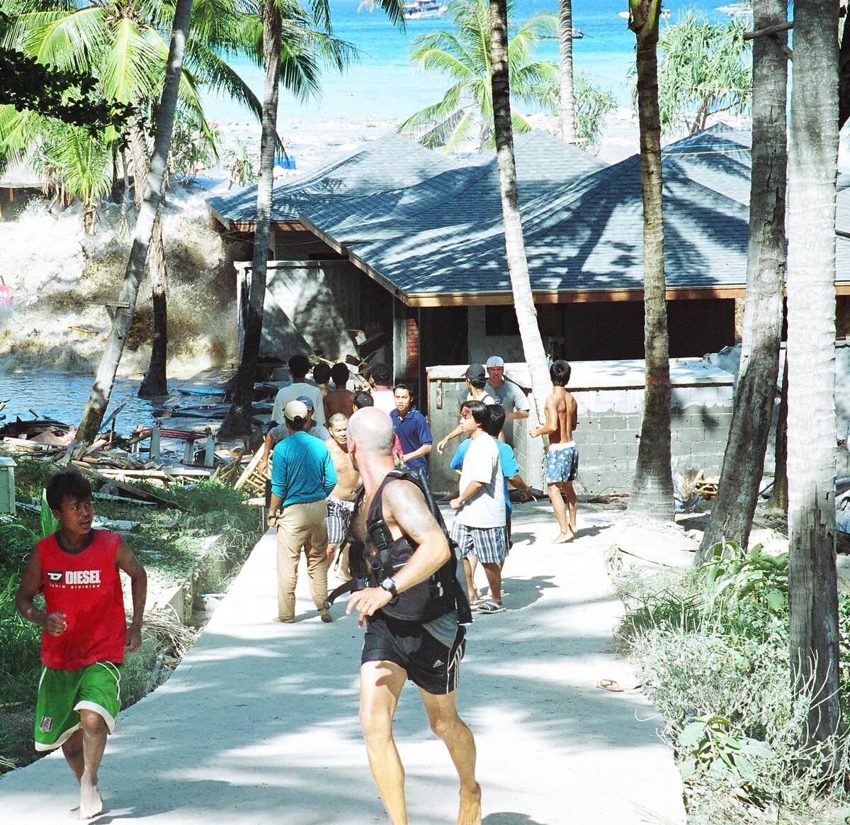 TOPSHOT-THAILAND-ASIA-QUAKE-TSUNAMI