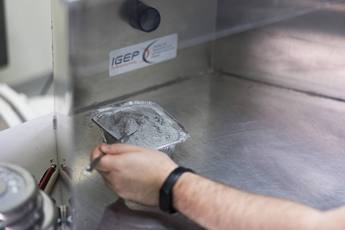 Water extraction from moon dust