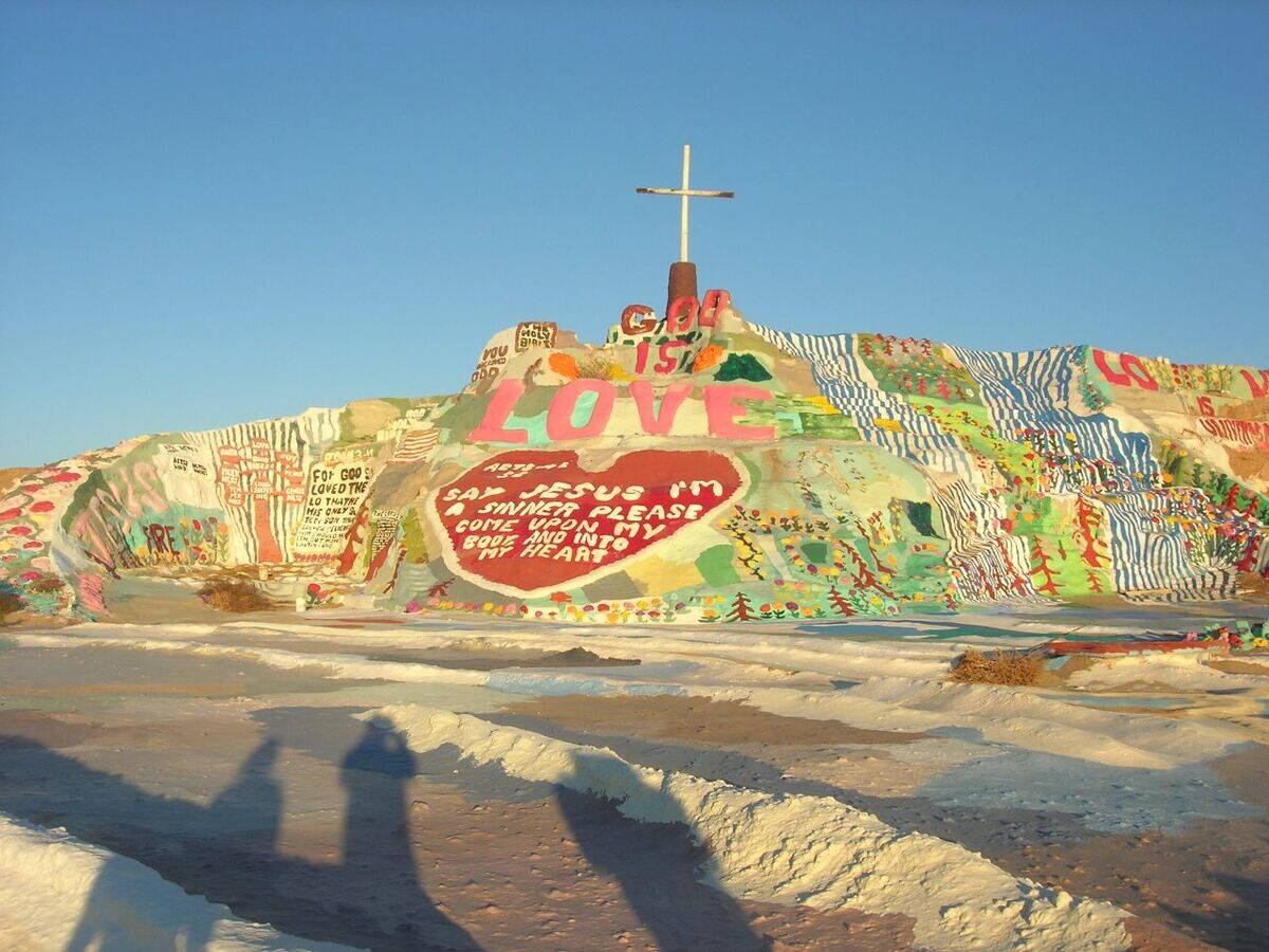 Salvation_Mountain_001