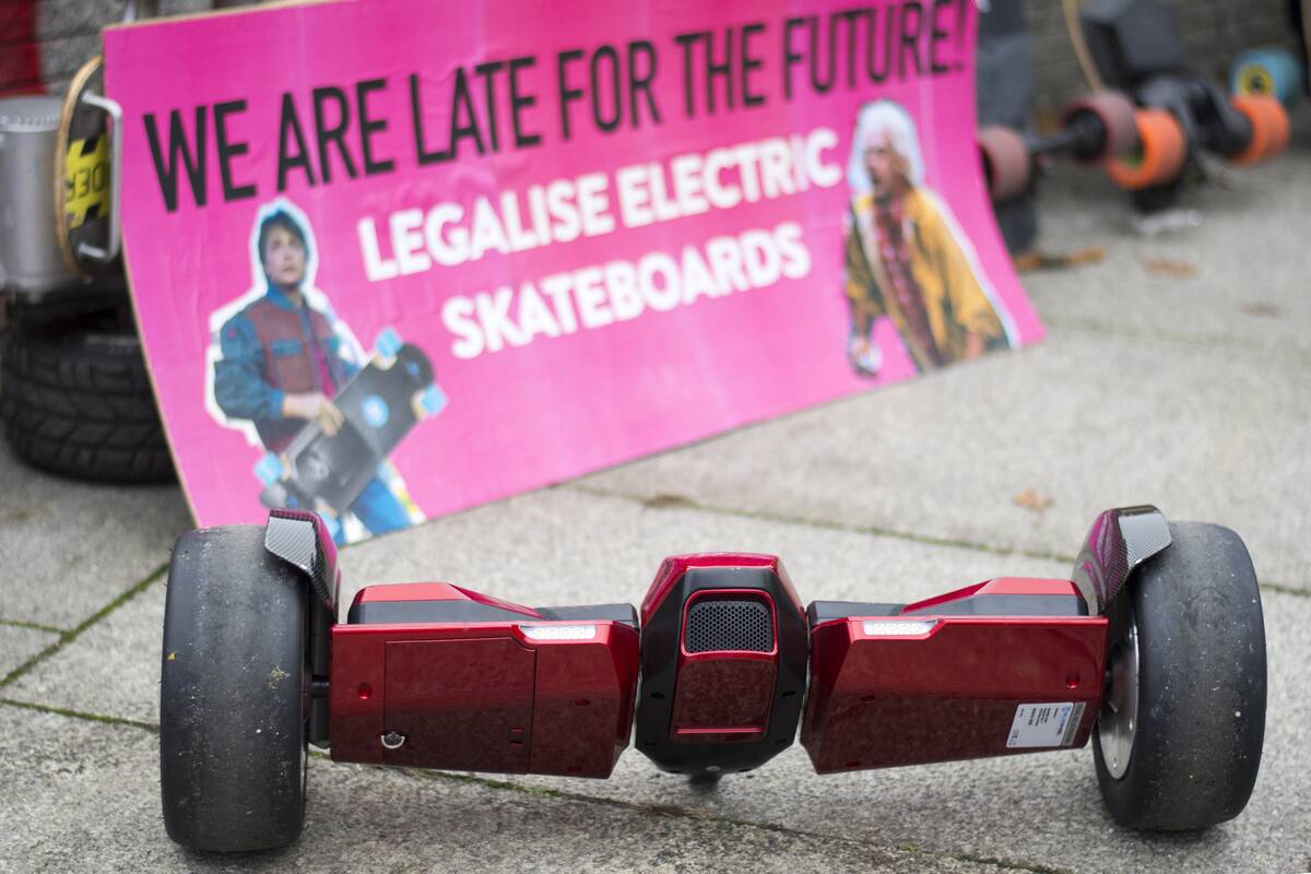 Demonstration for and against e-vehicles