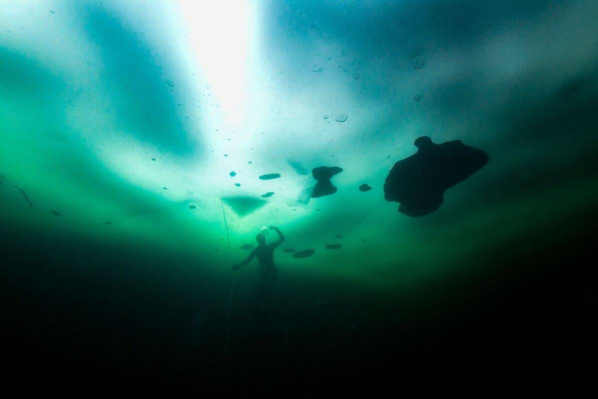 FINLAND-FROZEN-SEA-WINTER-ARCTIC-LIFESYLE-LAKE-FREEDIVING-FREEDI