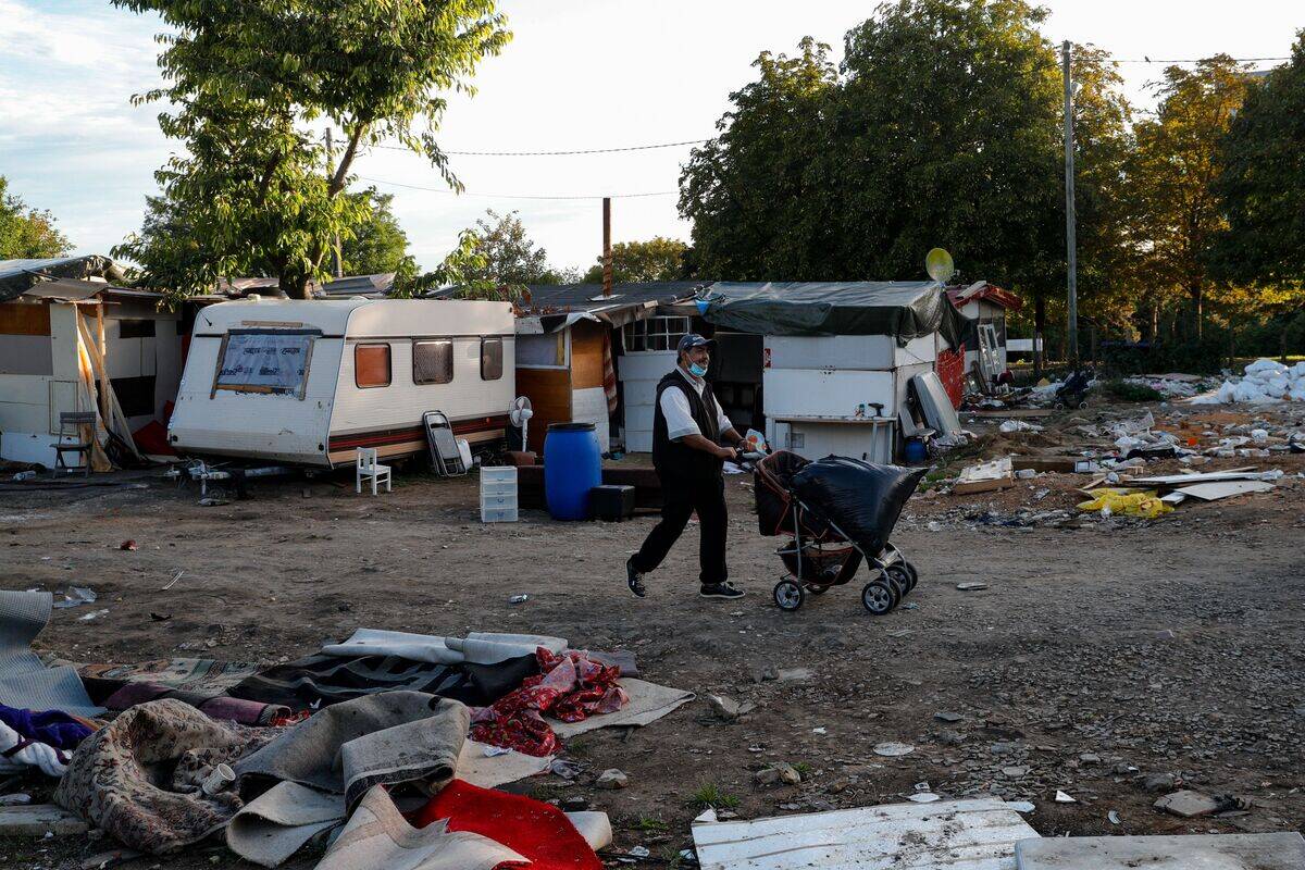 FRANCE-SOCIAL-POVERTY-EVACUATION