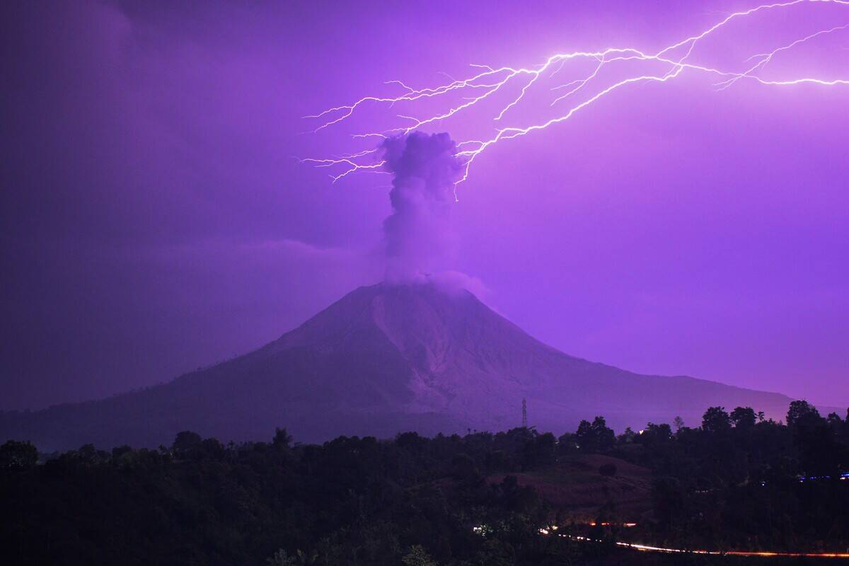 INDONESIA-MOUNT SINABUNG-LIGHTNING