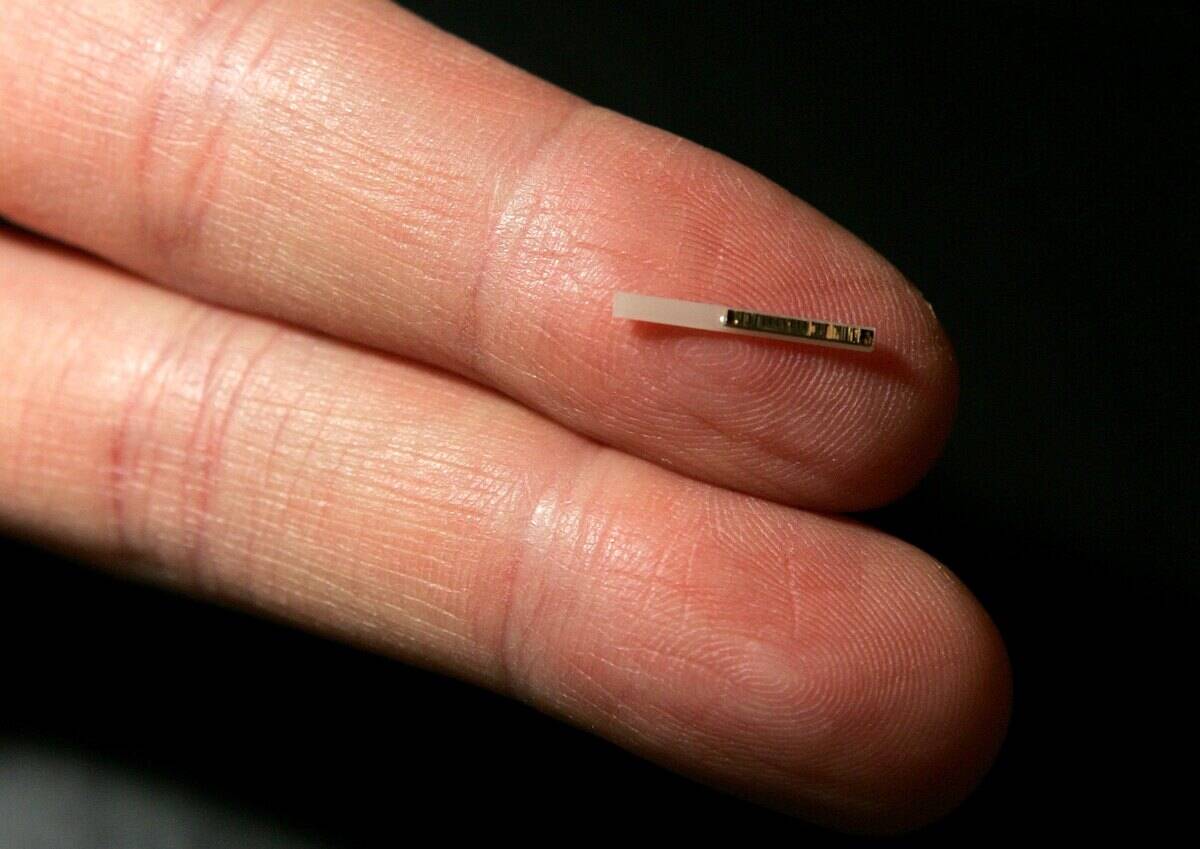 Intels Silicon Laser Chip Promises Faster Data Transfer