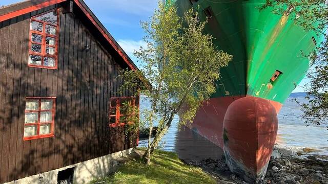 man-wakes-up-to-container-ship-parked-in-his-garden-v0-vc3sufk8y92f1