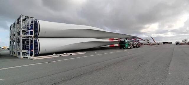 our-truck-compared-to-a-wind-turbine-blade-v0-bnrbpau26kff1