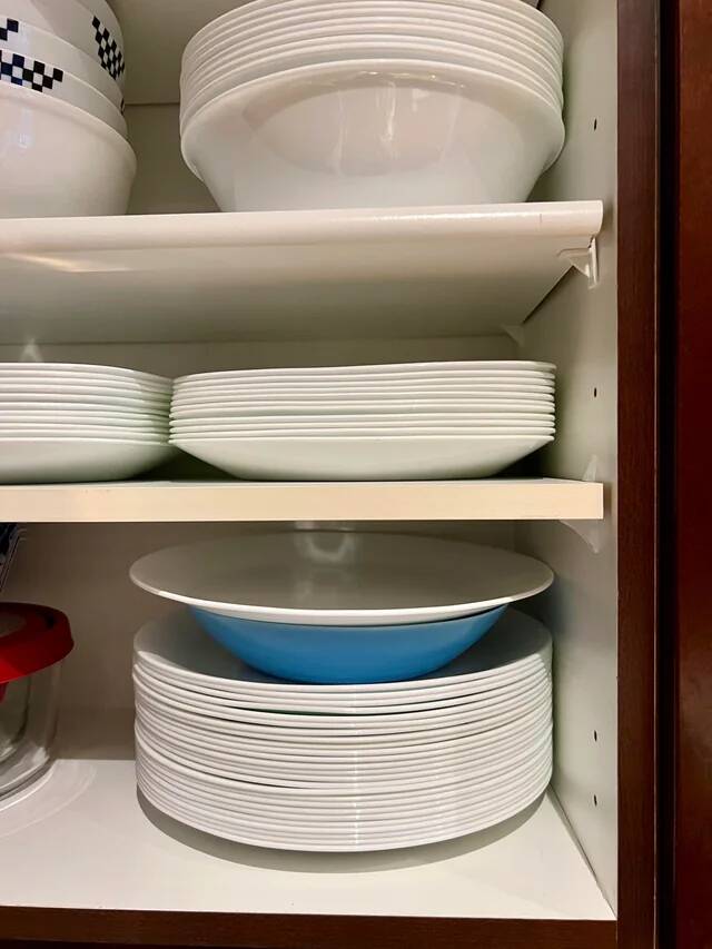 this-is-how-my-husband-puts-dishes-away-v0-vc6o7j0ifqze1