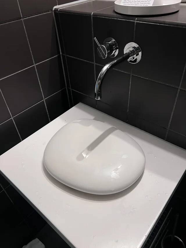 this-sink-in-my-swedish-hotel-room-v0-bobvcmim7ibg1