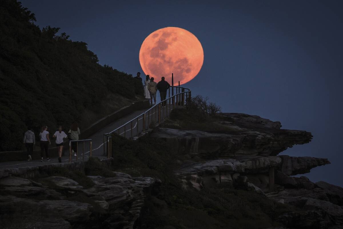 TOPSHOT-AUSTRALIA-ASTRONOMY-MOON