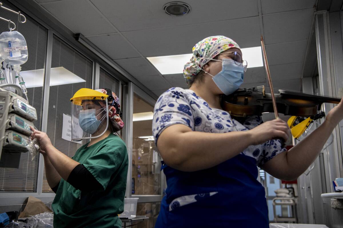 TOPSHOT-CHILE-HEALTH-VIRUS-NURSE-VIOLIN