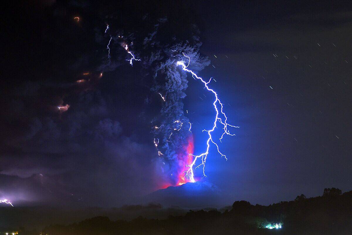 TOPSHOT-CHILE-VOLCANO-CALBUCO