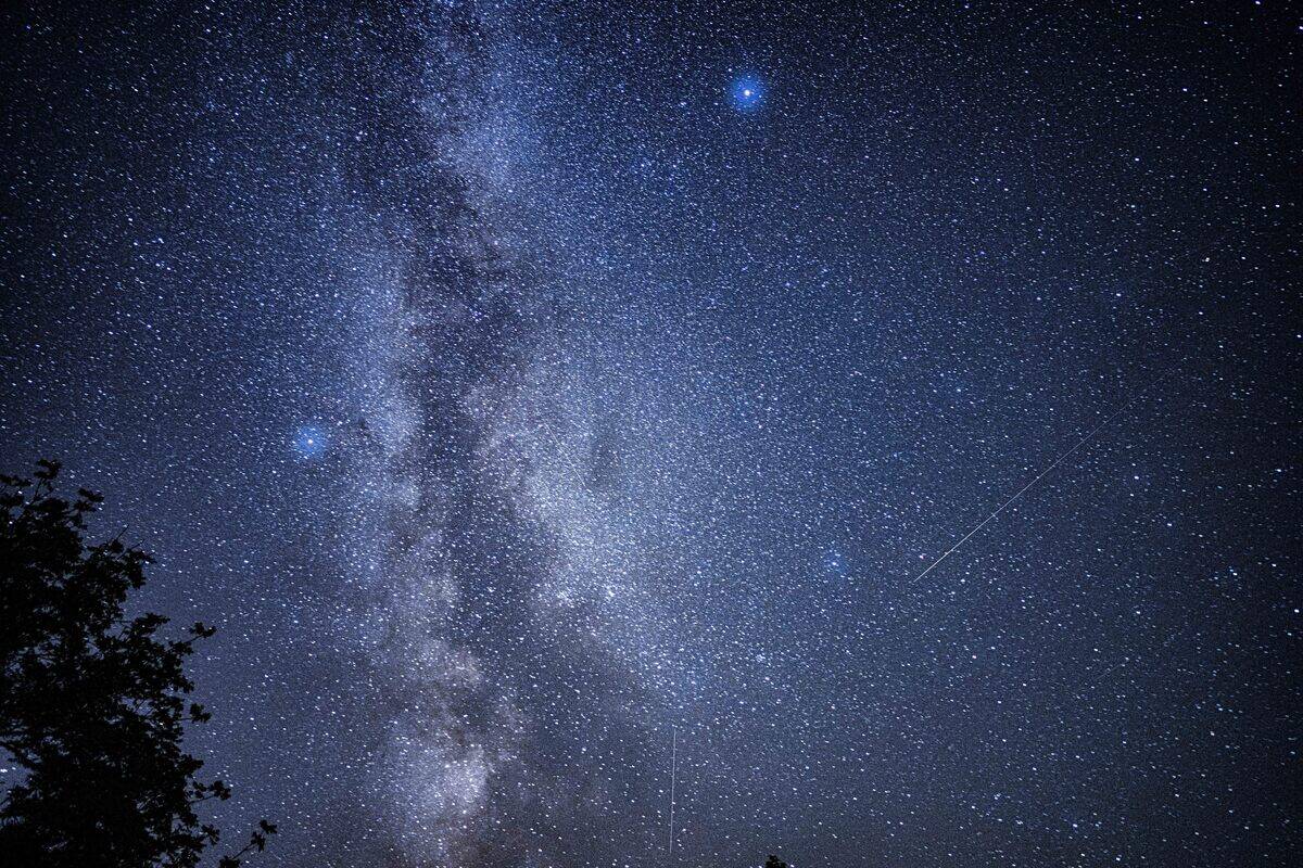 TOPSHOT-FRANCE-ASTRONONY-STARS