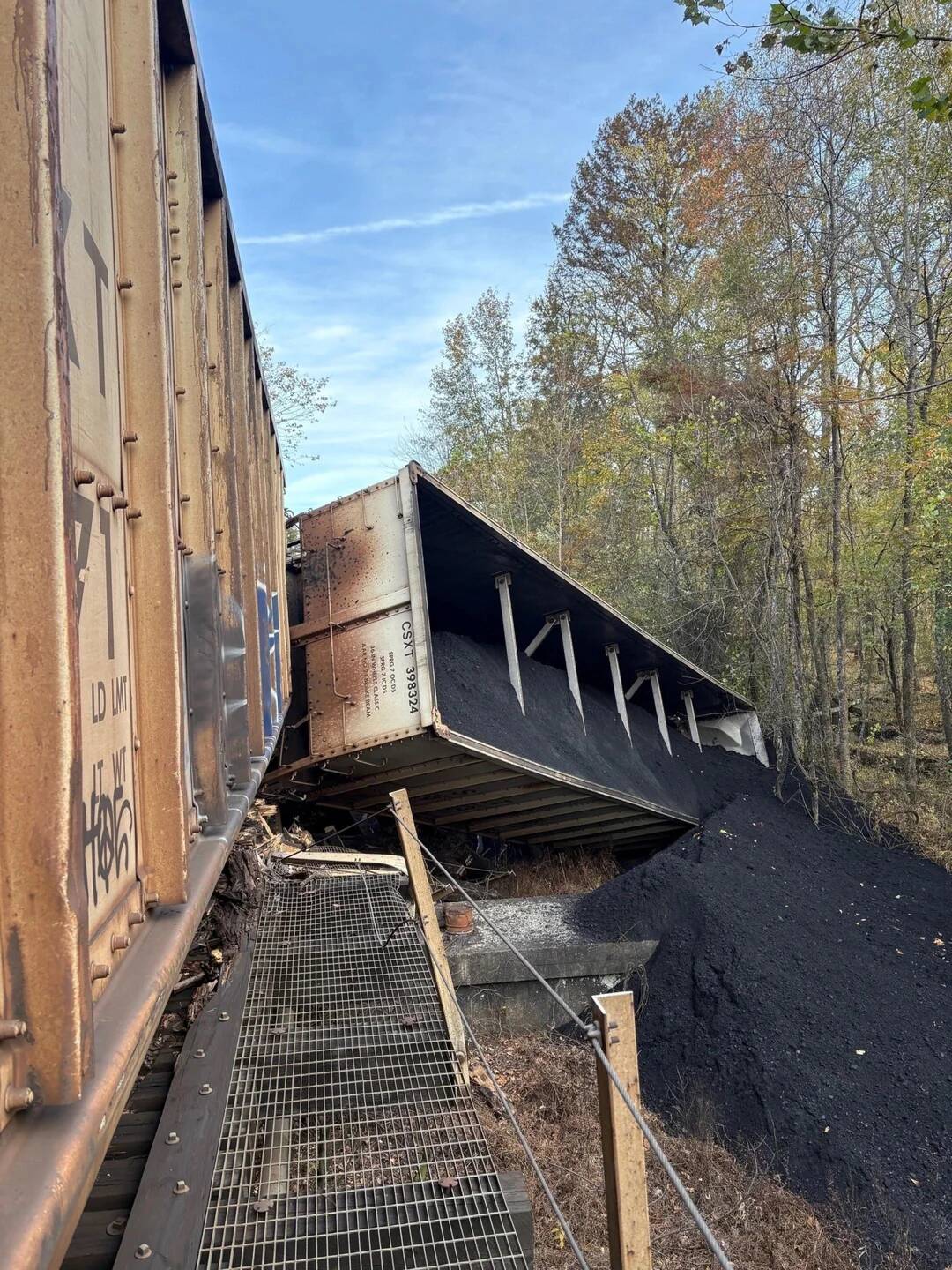 coal-train-derails-into-wetlands-in-virginia-usa-october-v0-5jrn7wfg1exf1