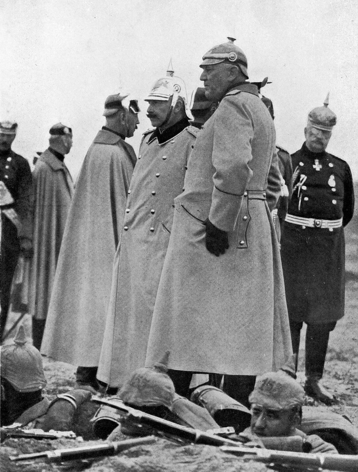 Emperor Wilhelm II and his Chief of Staff Helmuth von Moltke the Elder.