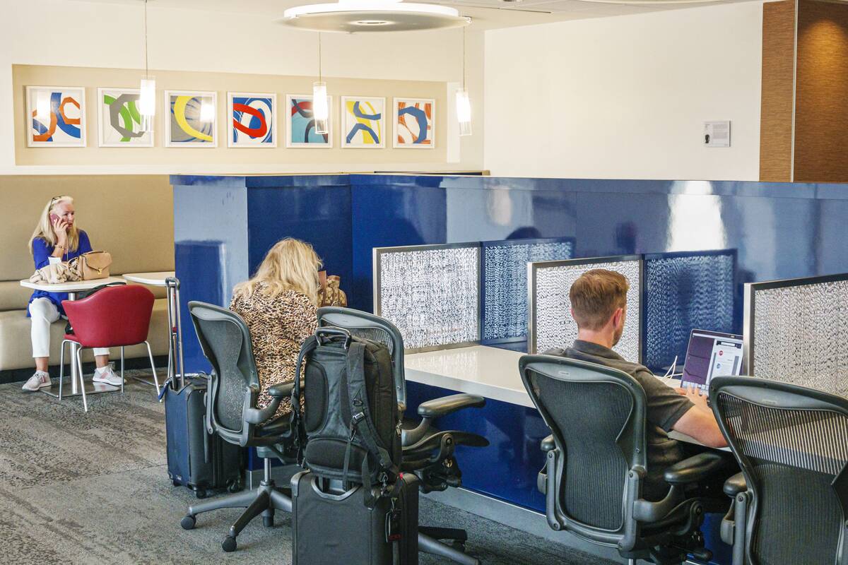 Georgia, Atlanta, Hartsfield-Jackson Atlanta International Airport, Delta Sky Club, inside, passenger lounge, using laptop