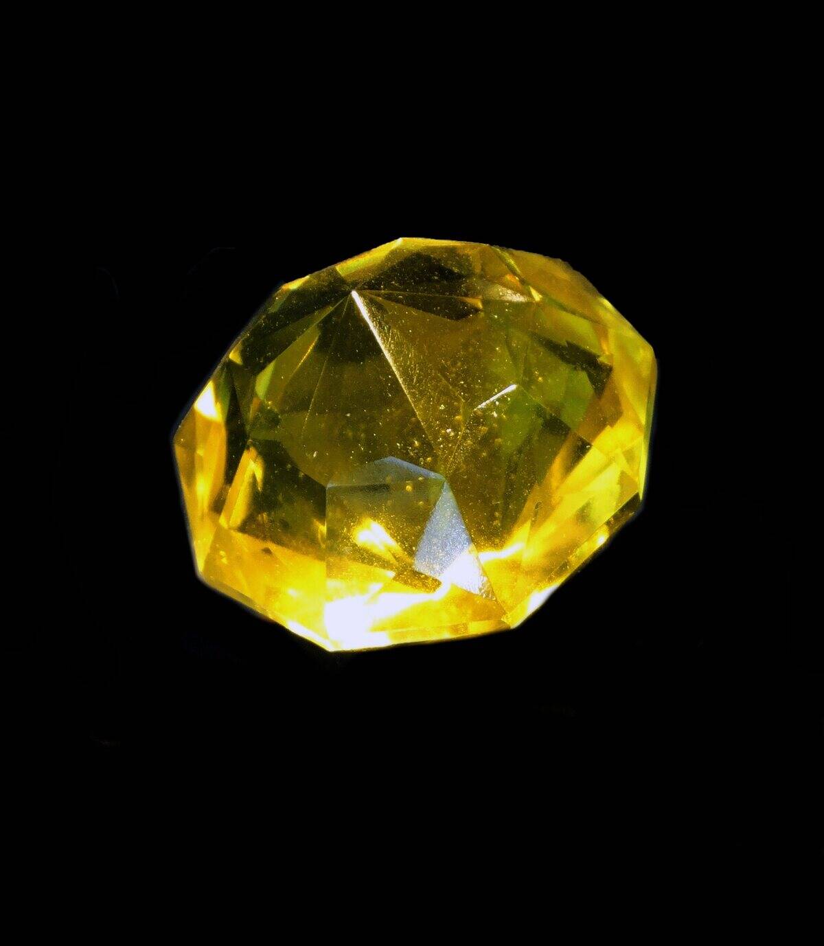 Glass replica of the Yellow Florentine Diamond