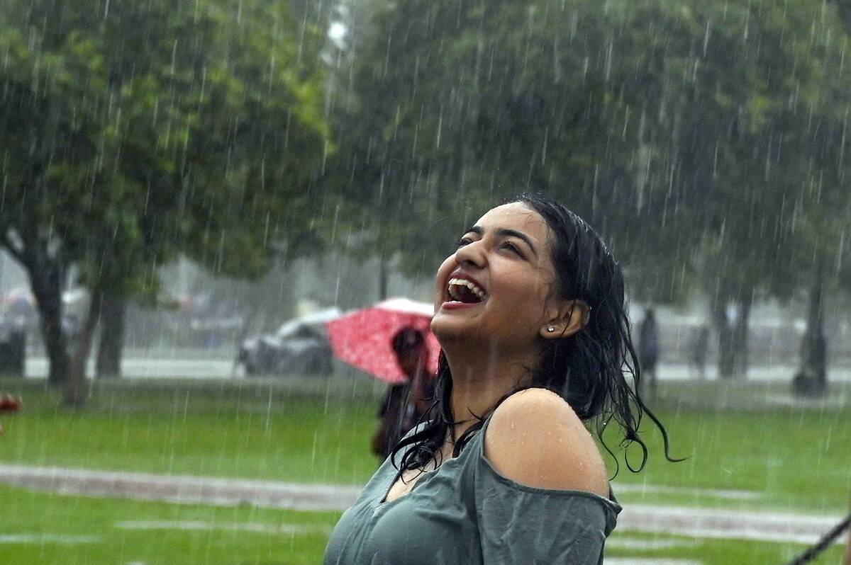 Heavy Rain Lashes Delhi-NCR, Massive Traffic Jams After Waterlogging