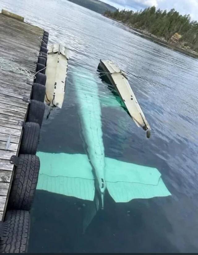 i-suppose-its-technically-still-a-float-plane-v0-gim49ah5g7tf1