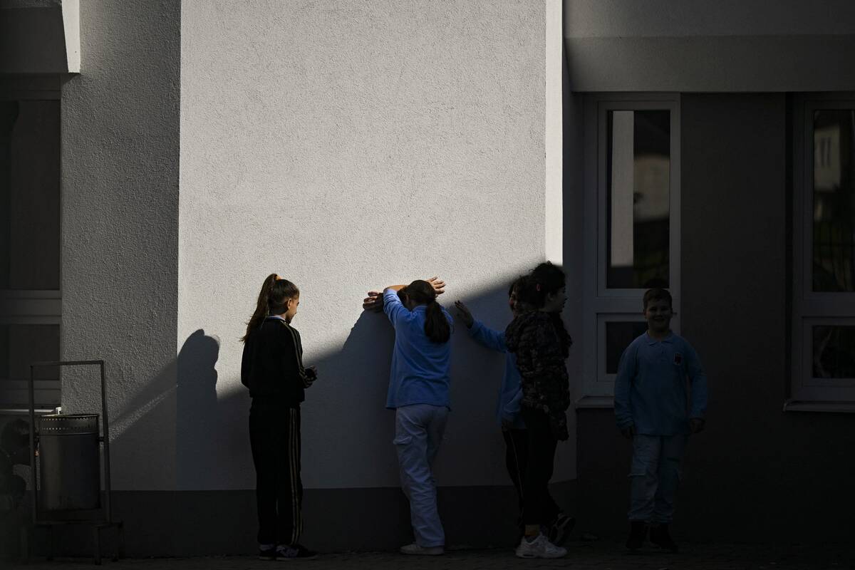 KOSOVO-SOCIAL MEDIA-HEALTH-CHILDREN-SCHOOL