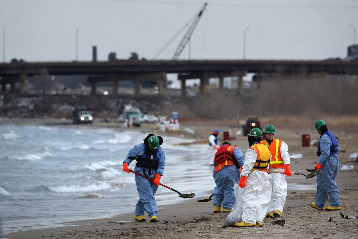 Lak Michigan oil spill