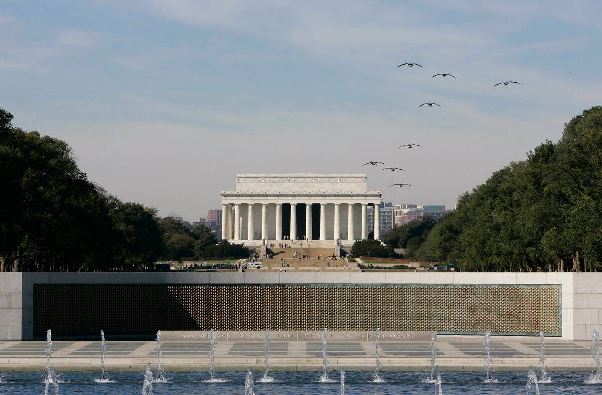 Lincoln and National World War II Memorials, Washington