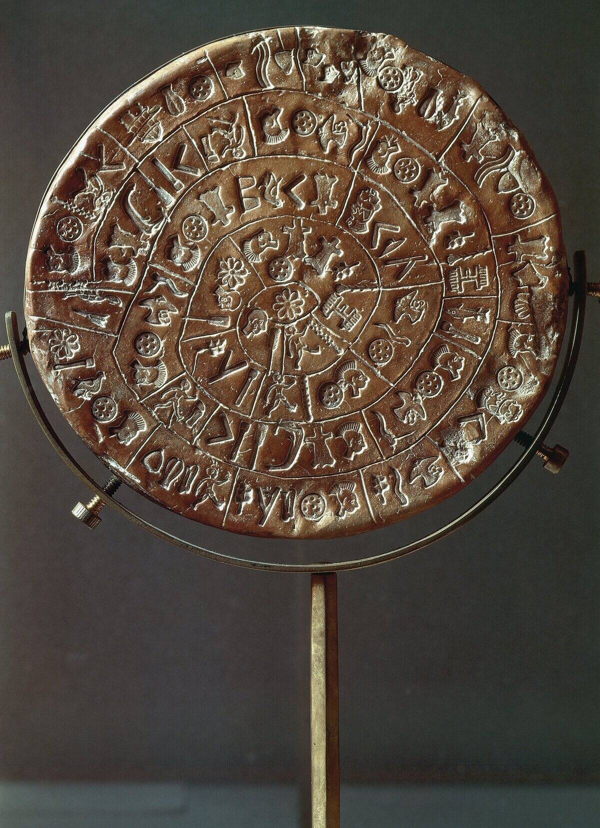 Minoan civilization, Phaistos disc, clay disc engraved with ideographic symbols (not decrypted), Side A