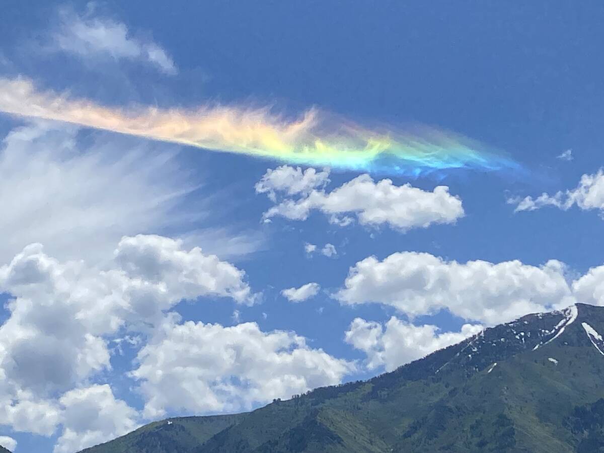 Circumhorizontal_Arc,_Elk_Ridge,_Utah_03