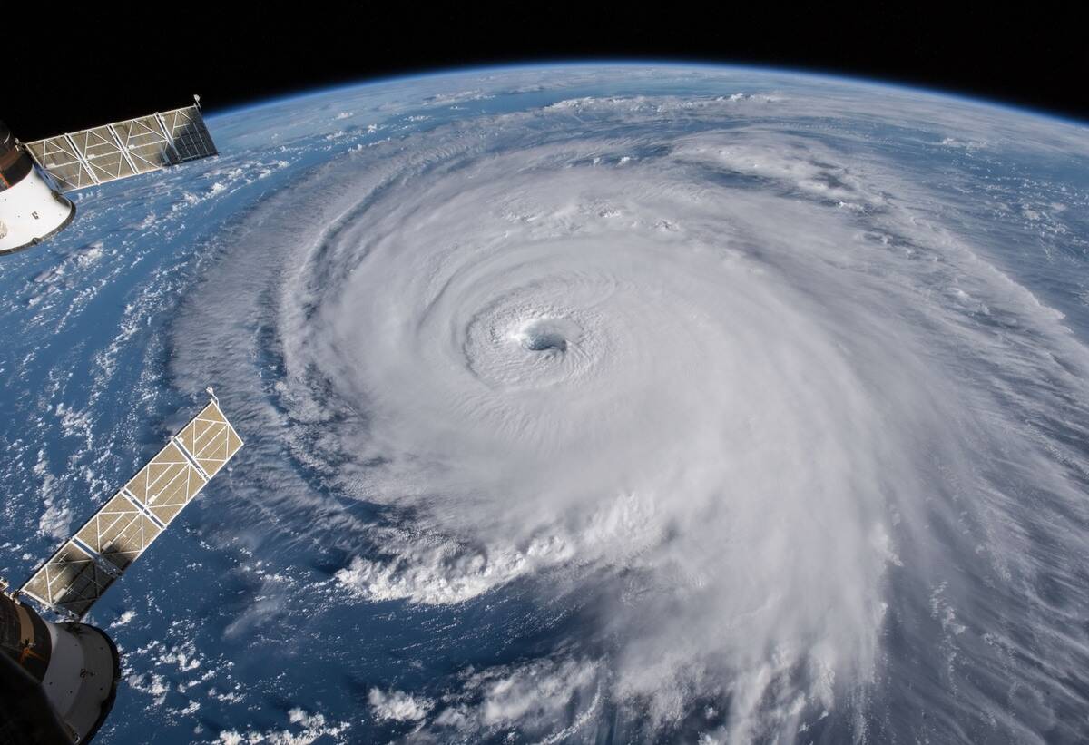 Dramatic_Views_of_Hurricane_Florence_from_the_International_Space_Station_From_9_12_(42828603210)_(cropped)