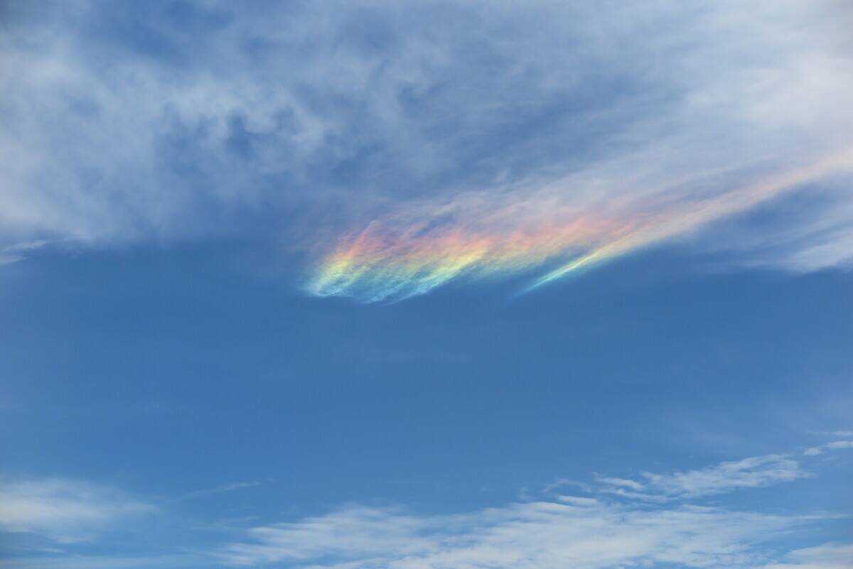 Iridescent_clouds
