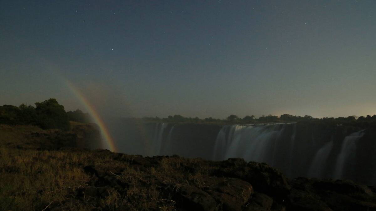 Lunar_Rainbow_at_Victoria_Falls_HP_L2778e2-A-16-9_darktable