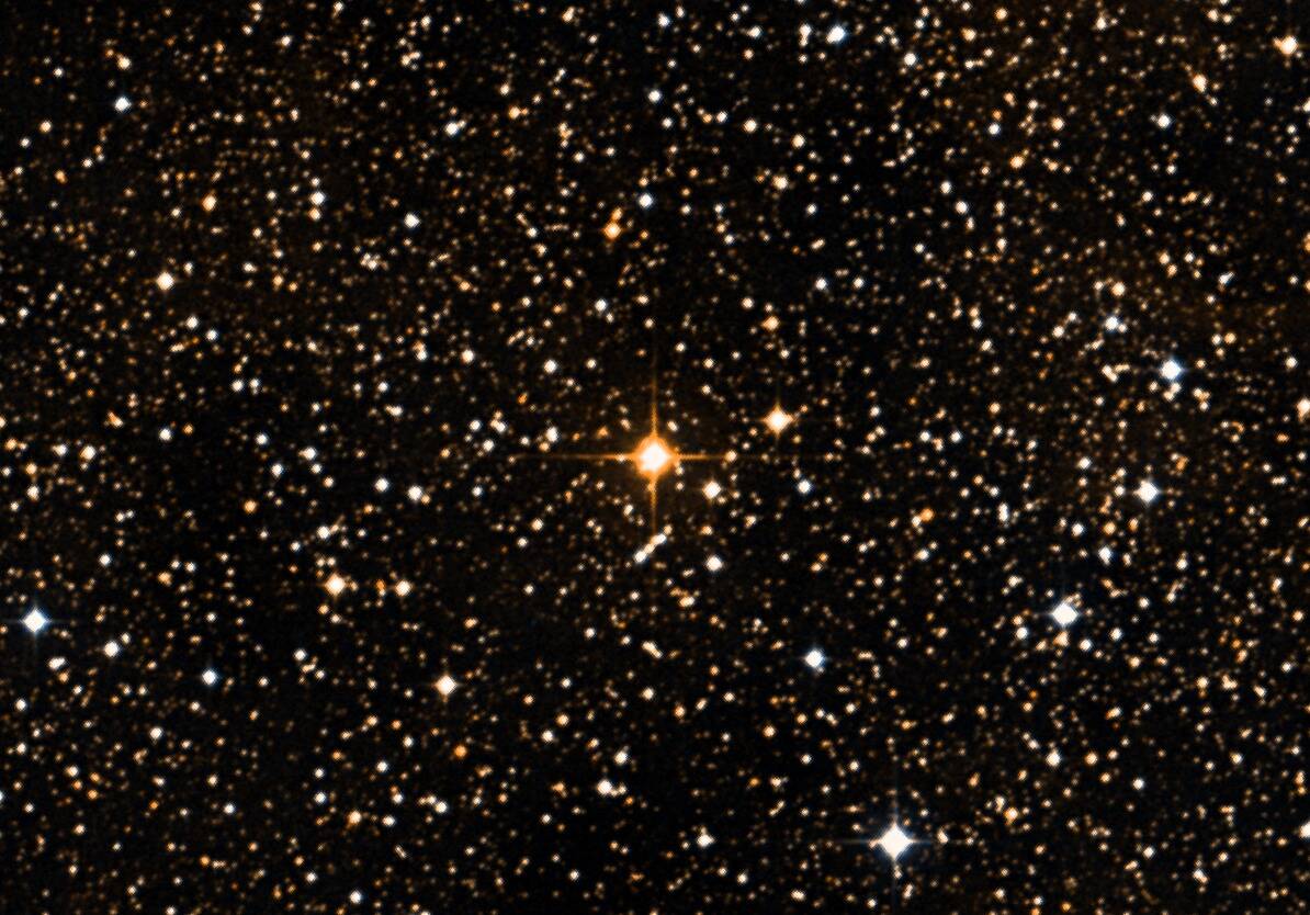 UY_Scuti_zoomed_in,_DSS2_survey,_2003