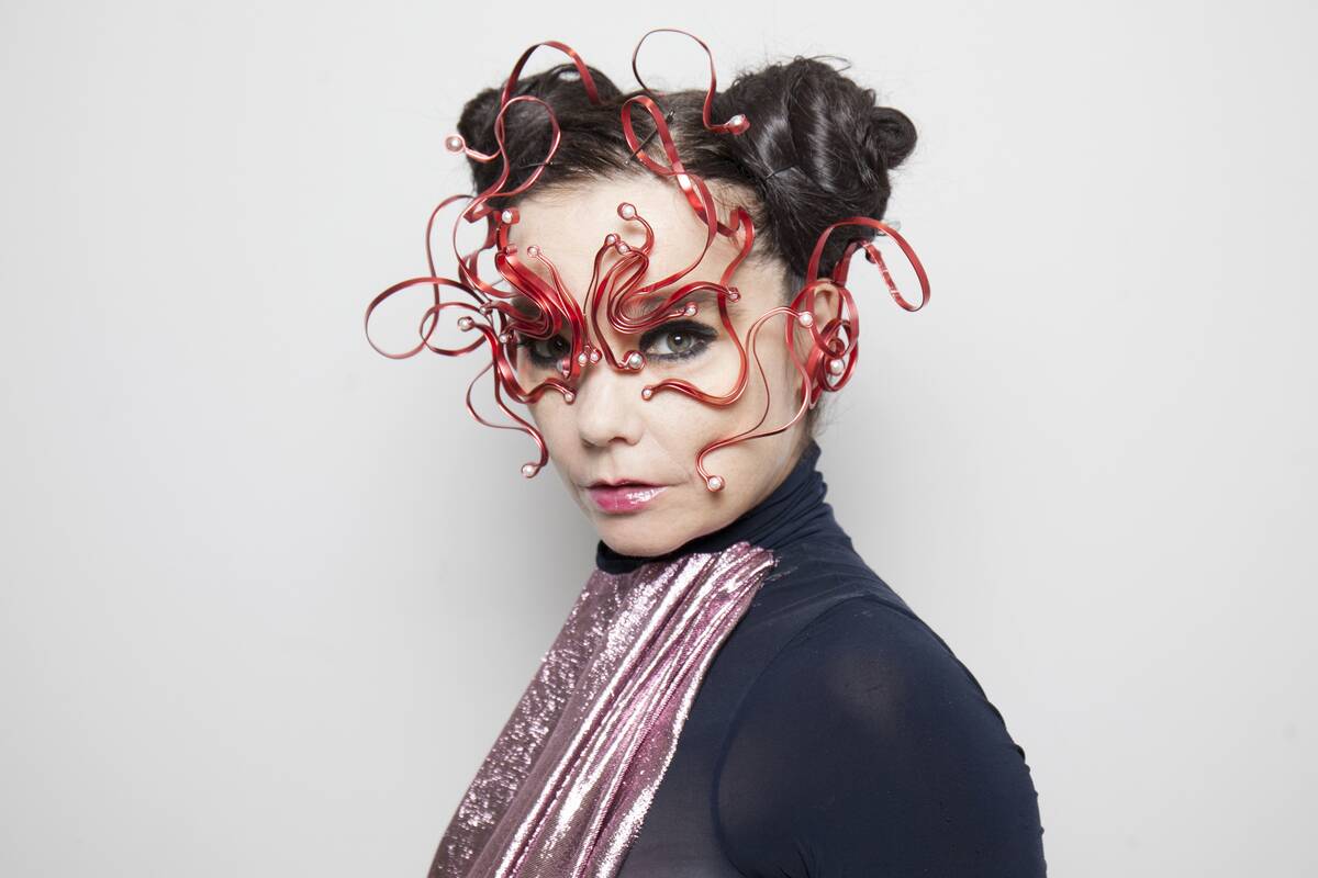 Bjork Performs In 360-Degree Virtual Reality Streaming Show In Tokyo