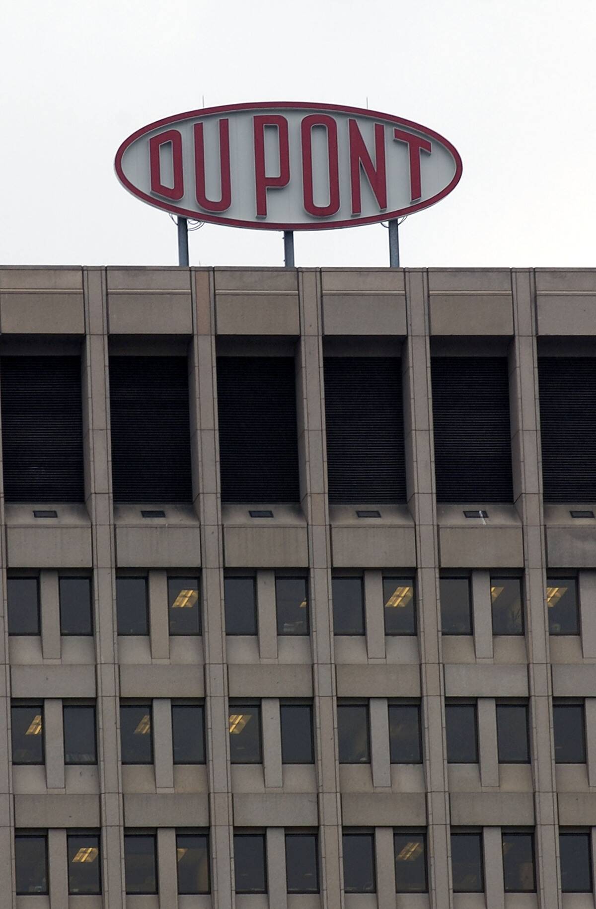 DuPont Cuts 3,500 Jobs