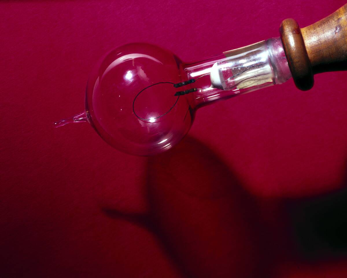 Edisons filament lamp, 1879.