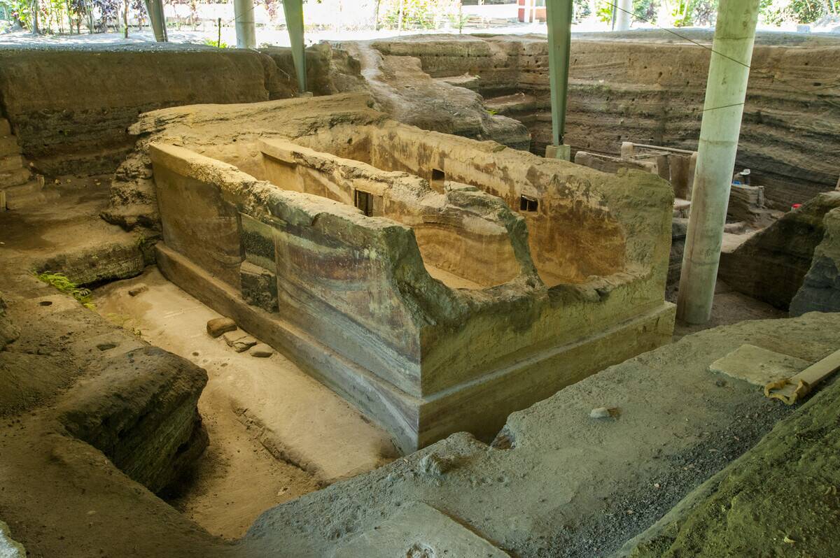 Excavations at the archaeological site Joyas del Ceren (...