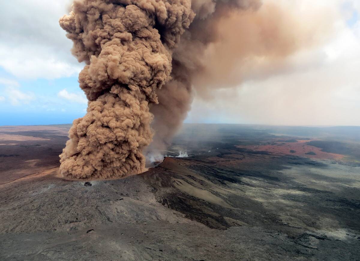 Hundreds Forced To Evacuate After Hawaii's Kilauea Volcano Erupts