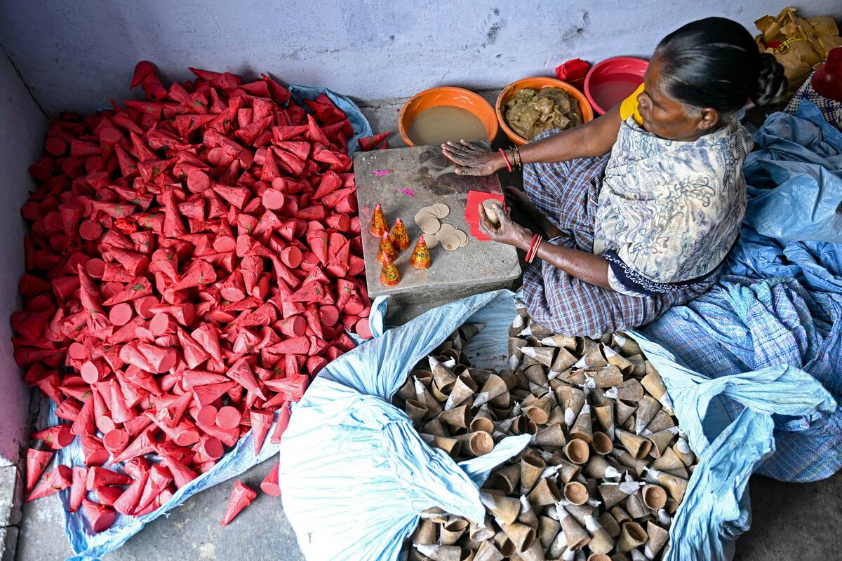 INDIA-RELIGION-POLLUTION-FIREWORKS