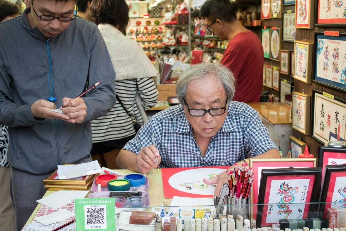 s-o-c-i-a-l-c-u-t-paH2qSEPSak-unsplash